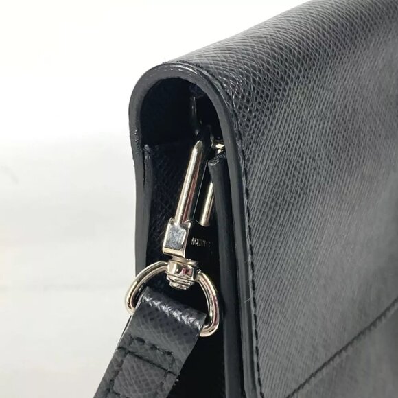 LOUIS VUITTON Taiga Belair Bag Pouch Clutch Bag with Strap - Picture 13 of 16